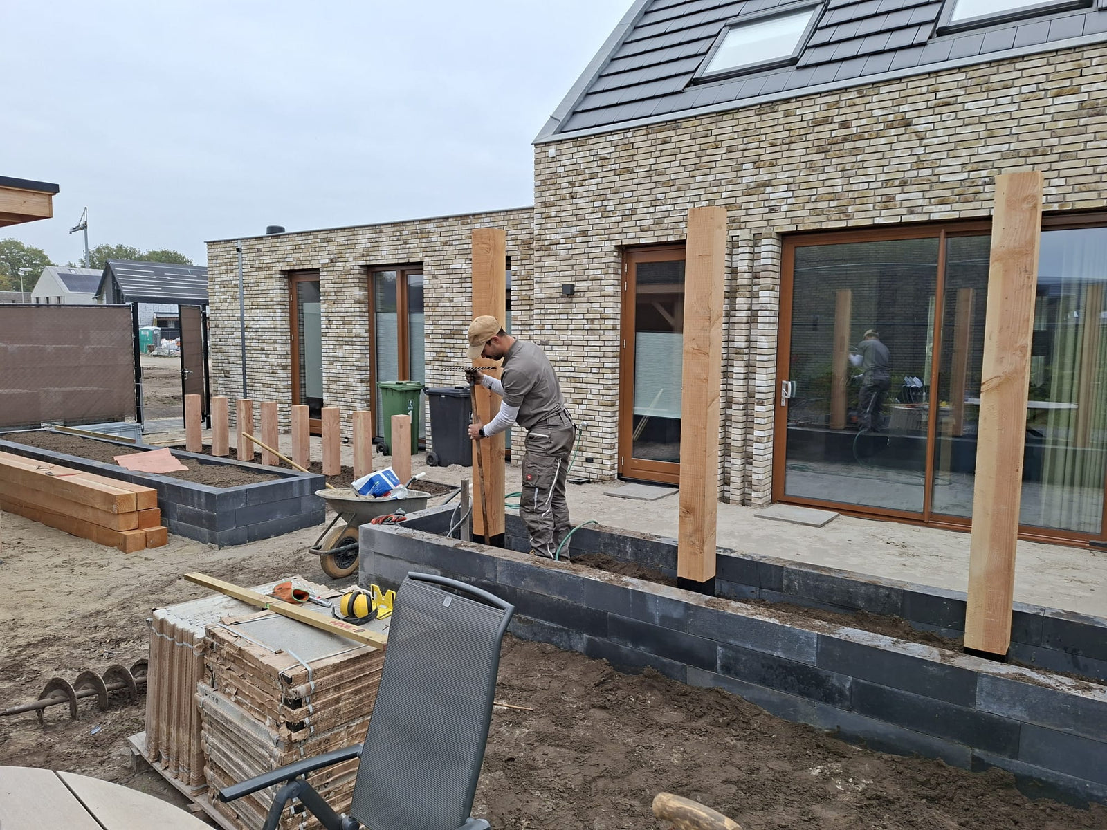 Tuinaanleg met schutting en berging in Waalwijk (2025) — foto 2