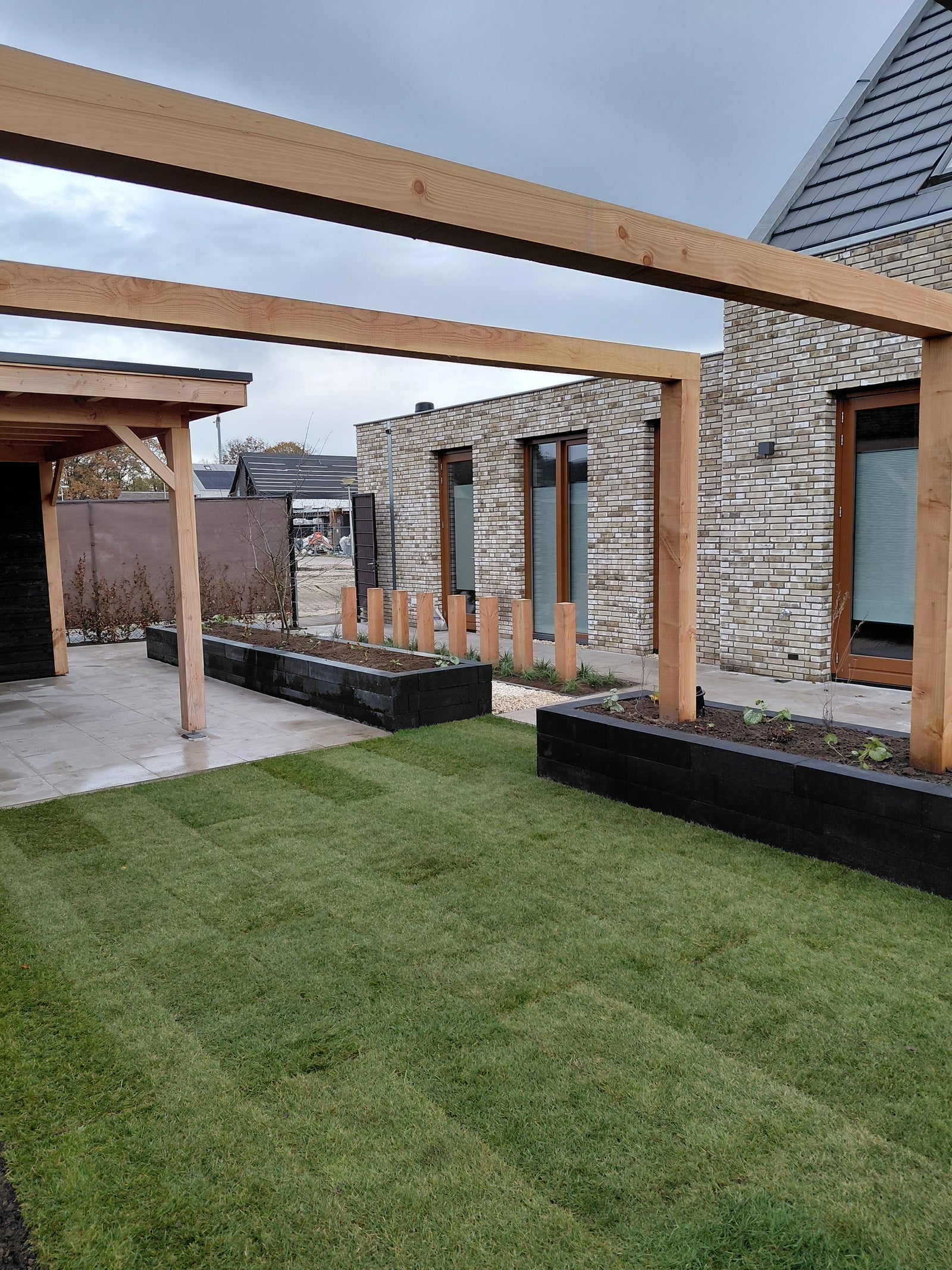 Tuinaanleg met schutting en berging in Waalwijk (2025) — foto 3