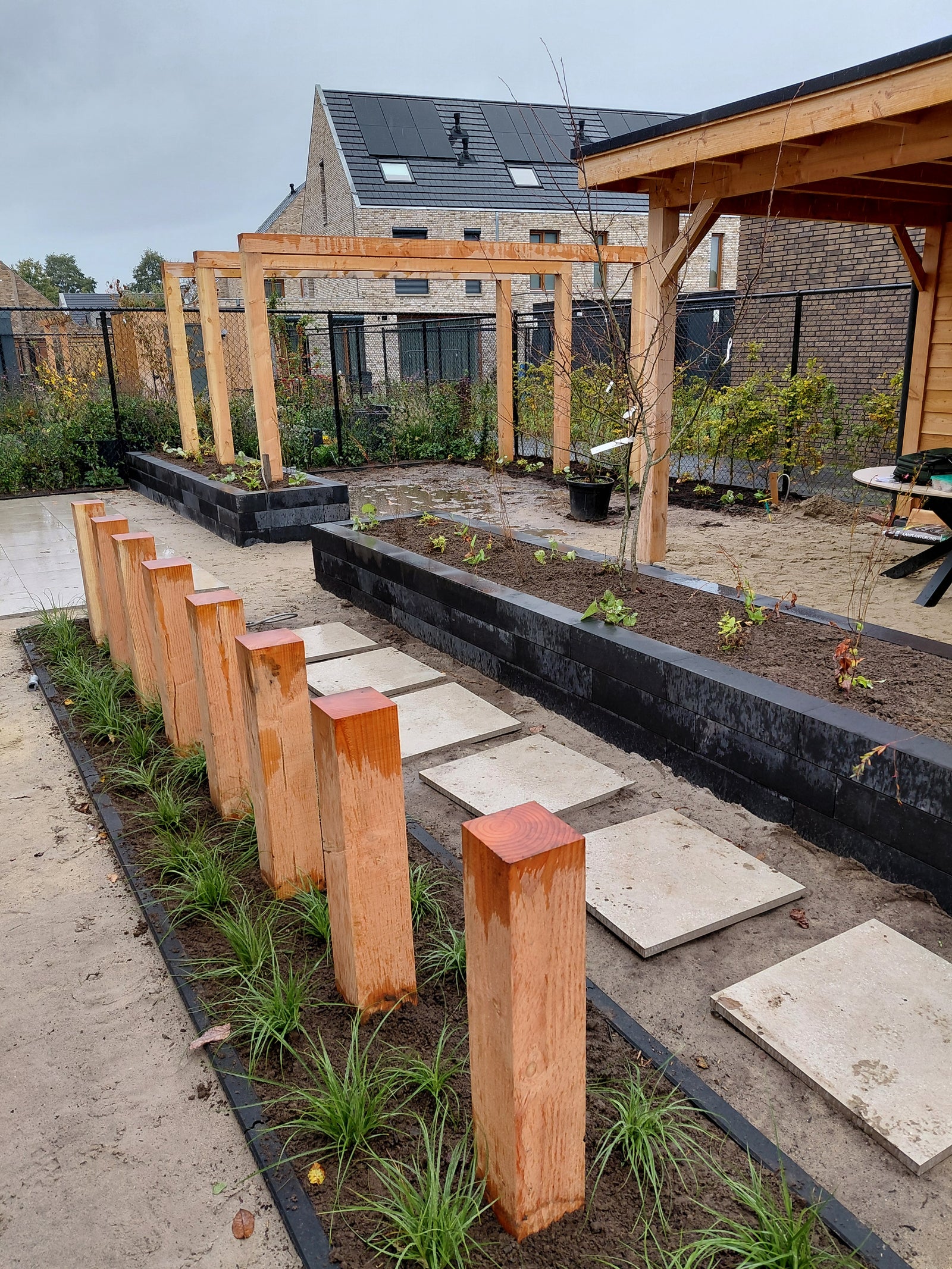 Tuinaanleg met schutting en berging in Waalwijk (2025) — foto 4